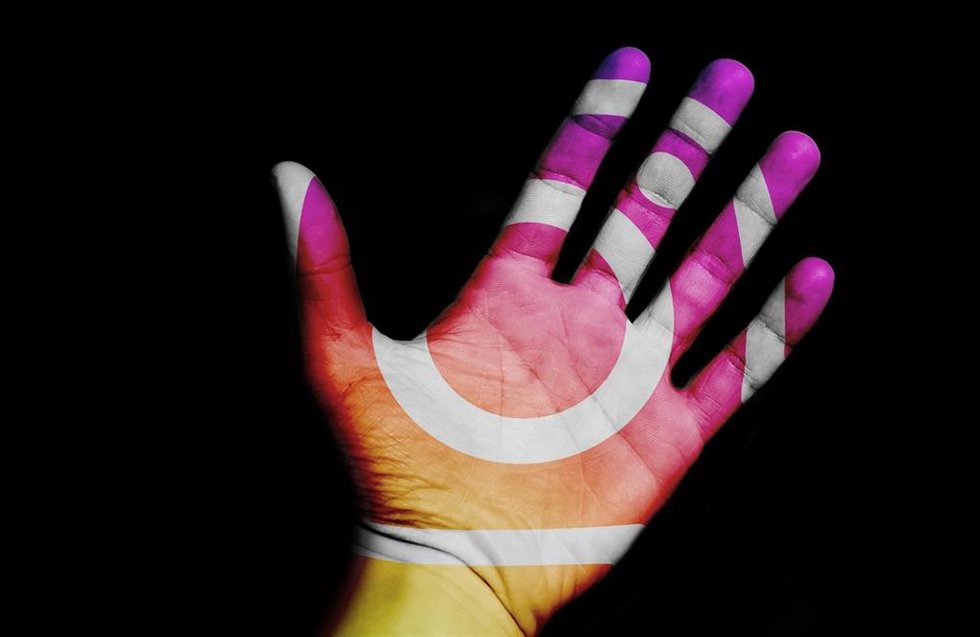 Representación gráfica de la mano de un usuario de la red social Instagram.