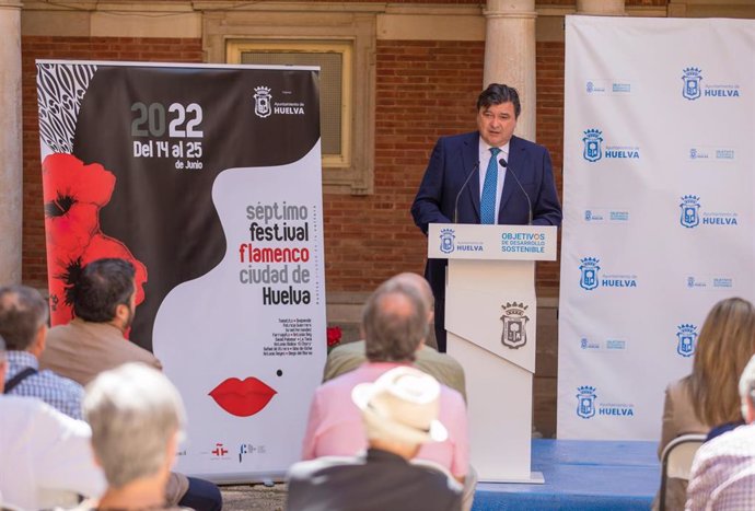 El alcalde de Huelva, Gabriel Cruz, durante la presentación del Festival Flamenco de Huelva.