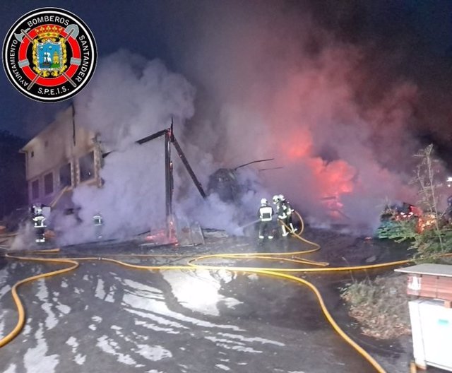 Se incendia un establecimiento industrial en Villacarriedo