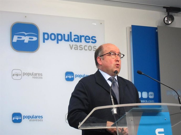 Archivo - El portavoz de PP+Cs en el Parlamento vasco, Carmelo Barrio.