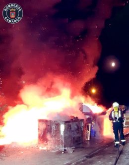Incendio de dos contenedores en el polígono de Maliaño