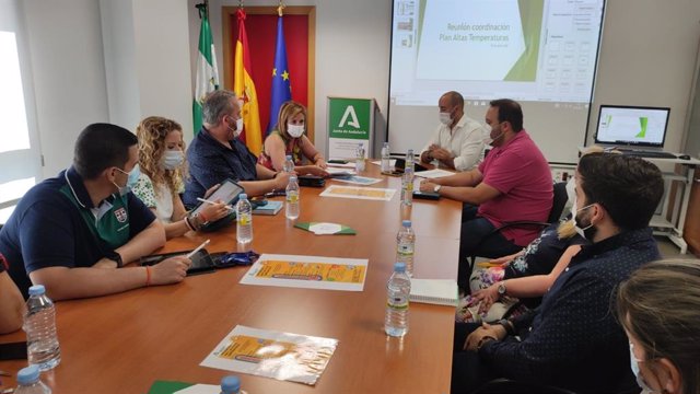Imagen de una reunión de coordinación sanitaria en Jaén.