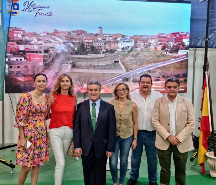 La portavoz del Grupo Parlamentario Popular en las Cortes de Castilla-La Mancha, Lola Merino, en Villanueva de la Fuente, (Ciudad Real), en la inauguración de la Feria de Mencatur.