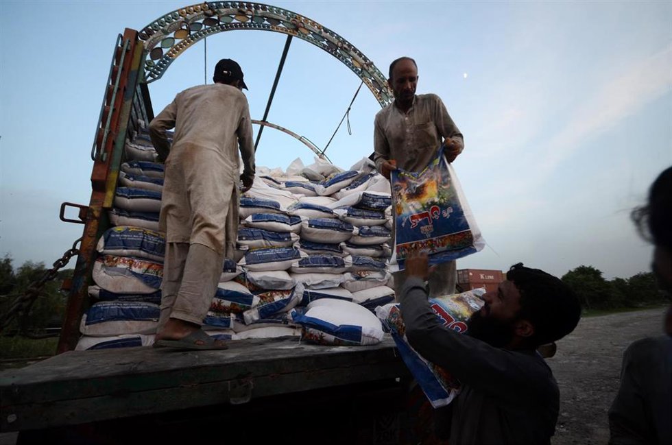 Reparto de ayuda tras las inundaciones en Baluchistán, Pakistán