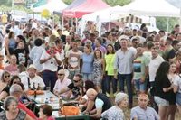 Más de 15 productores participan en el Mercado Alimentario de Santa Marina de Silió