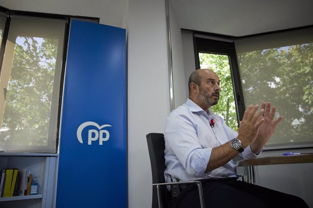 El vicesecretario nacional de Coordinación Autonómica y Local del PP, Pedro Rollán, durante una entrevista para Europa Press, en la sede del Partido Popular, a 11 de agosto de 2022, en Madrid (España). 