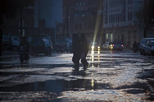 Archivo - Lluvias torrenciales en la capital de Yemen, Sana
