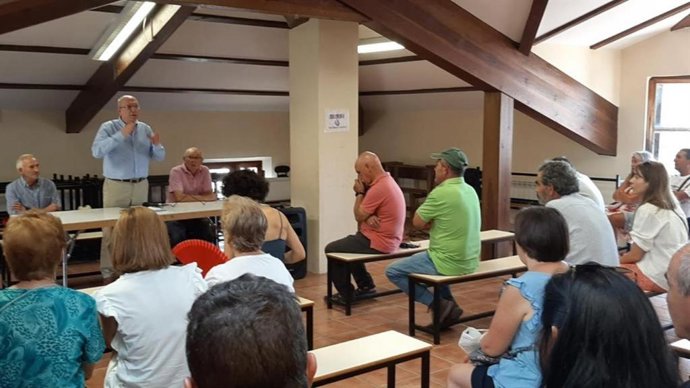 Junta se reúne con colectivos de Ablanque y Saelices de la Sal para implicarlos en la lucha contra la despoblación.