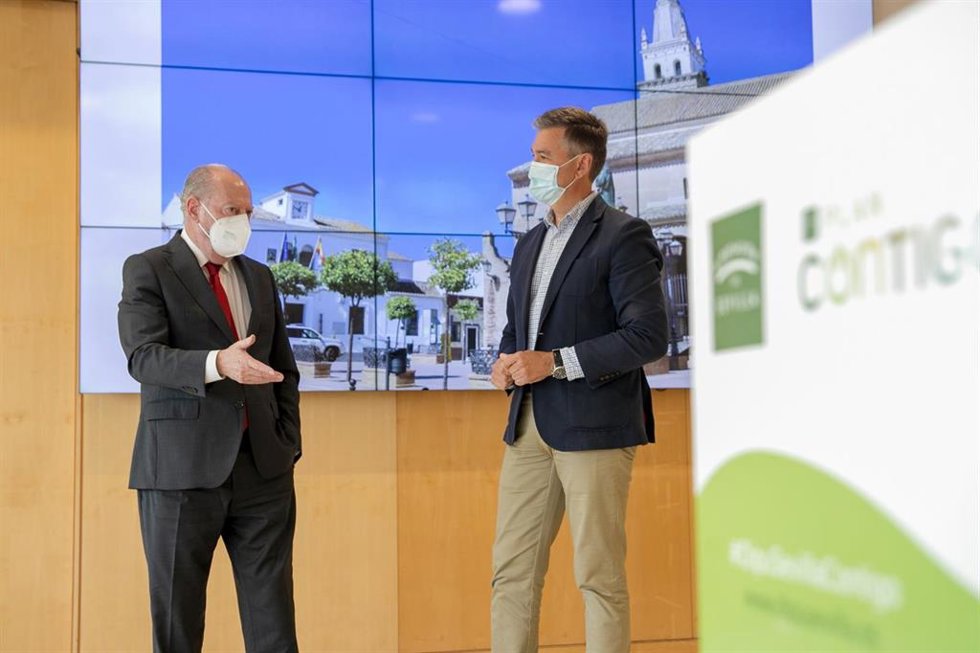 Archivo - El presidente de la Diputación de Sevilla, Fernando Rodríguez Villalobos, en una de las presentaciones del Plan Contigo