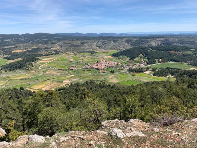 Panorámica de Griegos desded la Muela de San Juan, a 1.830 metros de altura.