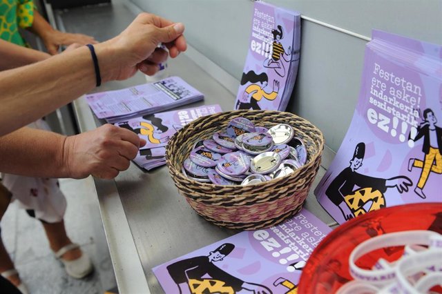 Punto de información contra las agresiones sexuales a mujeres en la Semana Grande de San Sebastián.
