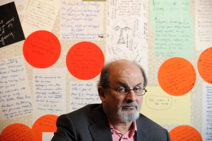 Archivo - L'escriptor Salman Rushdie