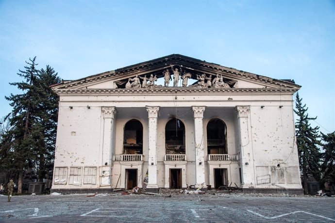 Archivo - Edifici del Teatre Dramtic Regional de Donetsk a Mariúpol, Ucrana, després d'un atac de l'exrcit de Rússia