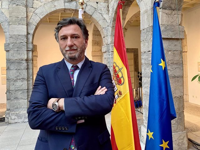 Archivo - El portavoz de Vox en el Parlamento de Cantabria, Cristóbal Palacio