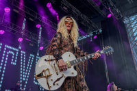 La música de Nancys Rubias ameniza las fiestas de la Paloma tras disfrutar del chotis y el pasodoble