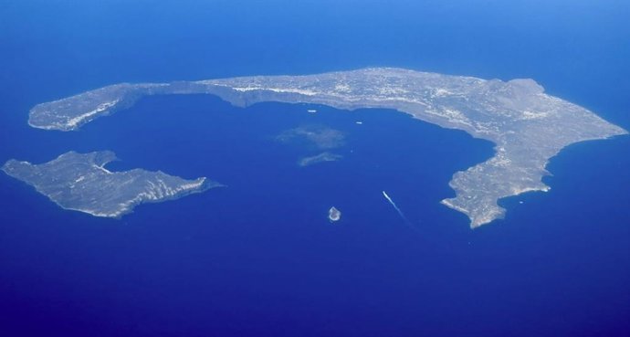 Archivo - Actal isla de Santorini, transformada con la erupción del Thera hace 3.500 años