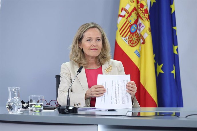 A vicepresidenta primeira e ministra de Asuntos Económicos e Transformación Dixital, Nadia Calviño, nunha rolda de prensa posterior ao Consello de Ministros, no Palacio da Moncloa, a 26 de xullo de 2022, en Madrid.