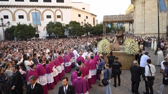 Salida de la Virgen de los Reyes