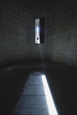 (Avan Foto) /// Una Ventana Del Micalet Registra Un Alineamiento De Los Rayos De Sol Que Se Proyectan En El Suelo, Como Homenaje A La Asunción