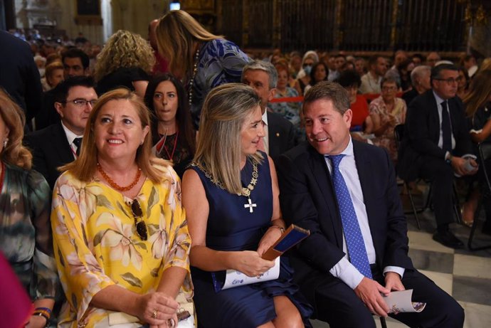 El presidente de C-LM, Emiliano García-Page, asiste en la catedral de Toledo a la misa en honor a la Virgen del Sagrario.