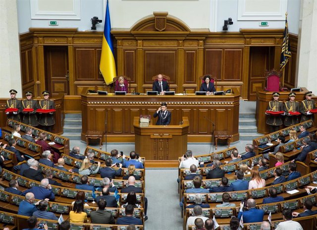 Archivo - Volodomir Zelenski ante el Parlamento de Ucrania.