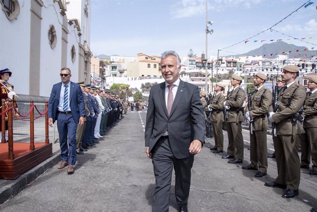 The president of the Canary Islands, Ángel Víctor Torres, on his arrival at the Basilica of Candelaria.Jpg