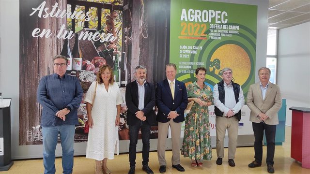 Reunión del consejero de Medio Rural, Alejandro Calvo, con los miembros del Consejo Regulador de la DOP Sidra de Asturias.