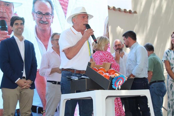 Pepe Cobos Ganador subasta al Mejor Tomate Huevo de Toro