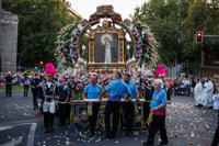 Vuelve el ambiente festivo a las calles por La Paloma, colofón a las fiestas más castizas de la capital