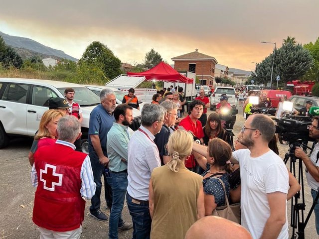 Puig atiende a los medios en el PMA del incendio de Vall d'Ebo