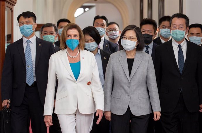 La portavoz de la Casa Blanca, Nancy Pelosi y la presidenta de Taiwán Tsai Ing-wen en Taipei.