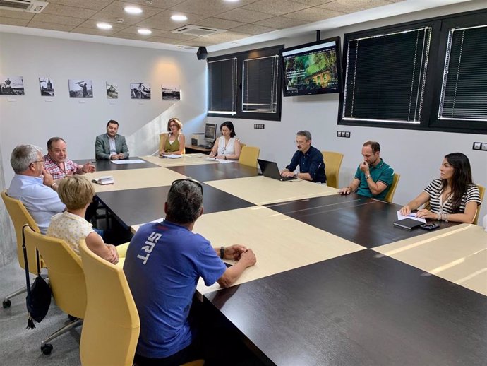 El director de Territorio y Arquitectura, Jaime Pérez Zulueta, junto con el equipo de expertos de la UMU redactor de la guía de especies arbóreas y arbustivas