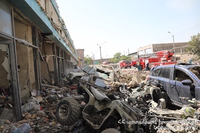 Explosión en un almacén de productos pirotécnicos en un mercado mayorista en Ereván, Armenia.