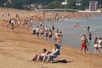 Solo las playas de La Arena, Barinatxe y Arrietara-Atxabiribil lucen este martes bandera roja en Bizkaia