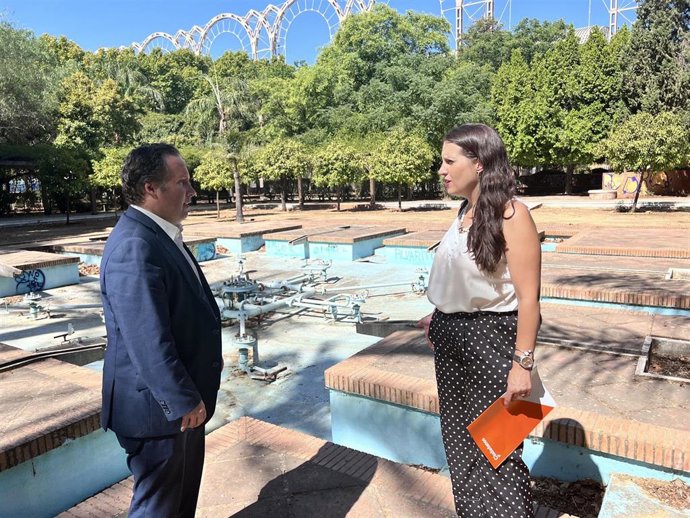 Los concejales de Cs, Lorenzo López Aparicio y Amelia Velázquez.