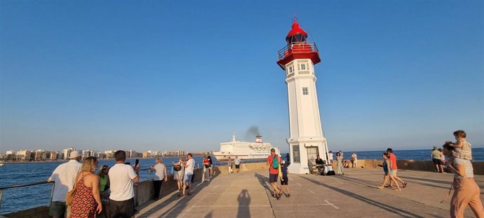 Actividad 'Atardecer en el faro' de la Autoridad Portuaria de Almería.