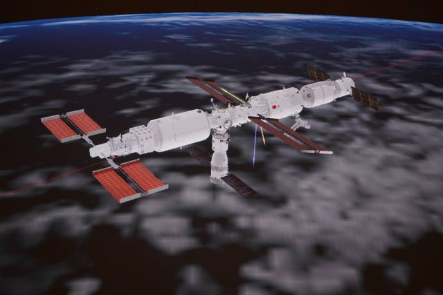 La imagen simulada capturada en el Centro de Control Aeroespacial de Pekín el 25 de julio de 2022 muestra que el módulo de laboratorio de Wentian (en el centro) se ha acoplado con éxito con el puerto frontal de la combinación del módulo central de Tianhe.