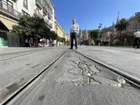 Sanz (PP) critica el "mal estado" de la avenida de la Constitución, en Sevilla, y plantea una reordenación del espacio