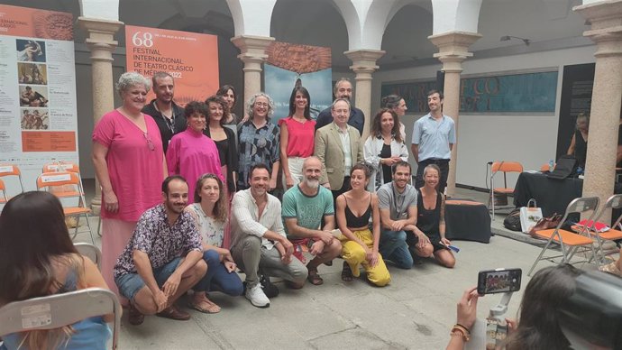 Elenco de 'La tumba de Antigona' en la representación de la última obra del Festival de Mérida.