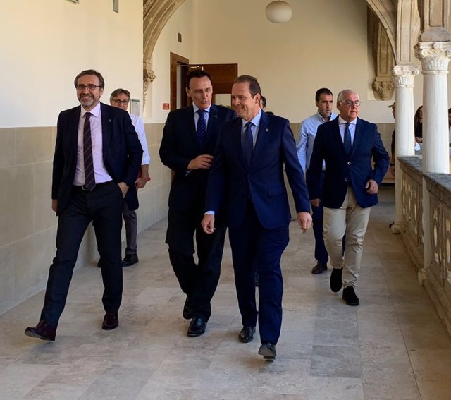 El consejero de Universidad, Investigación e Innovación, José Carlos Gómez Villamandos, antes de participar en la inauguración de los cursos de verano de la UNIA en Baeza (Jaén).