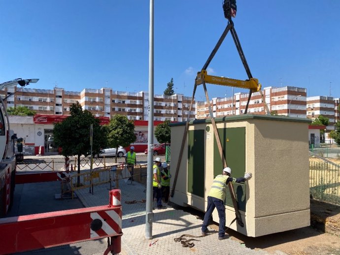 Instalación de centro de transformación de Endesa en Nuestra Señora de la Oliva en Sevilla.