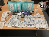 Requisan de un vehículo gran cantidad de medicamentos y material sanitario sin etiquetado ni condiciones