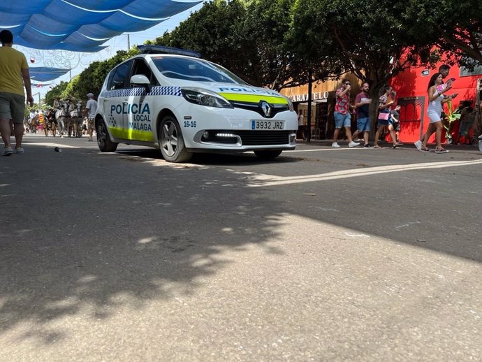 Vehículo de la Policía Local, en el Real del Cortijo de Torres