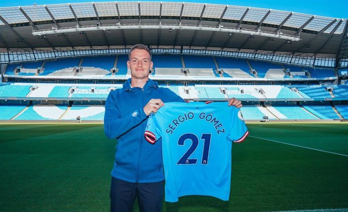 El internacional español Sergio Gómez firma por el Manchester City hasta 2026