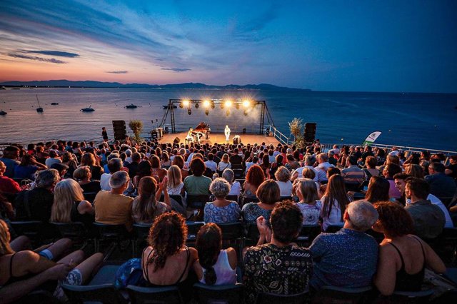 El festival Portalblau de l'Escala (Girona)