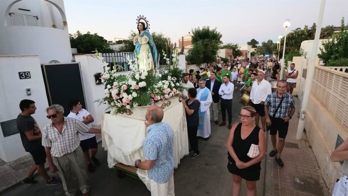 Procesión en Costacabana, en Almería.