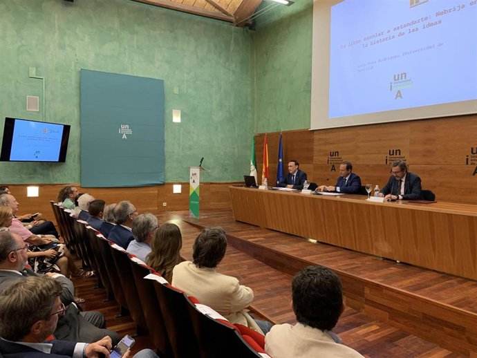 El rector de la UNIA y Villamandos inauguran la edición de 2022 de los Cursos de Verano en Baeza (Jaén)