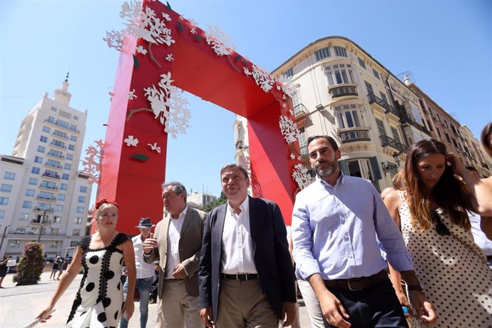 Luis Planas, ministro de Agricultura; Juan Espadas, secretario general del PSOE de Andalucía, y Daniel Pérez, secretario general del PSOE de Málaga, visitan la Feria de Málaga 2022