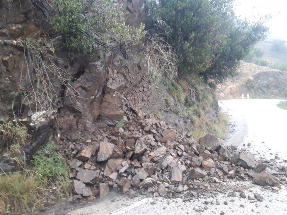 Archivo - Imagen de archivo de desprendimiento tras fuertes lluvias en la provincia de Málaga.