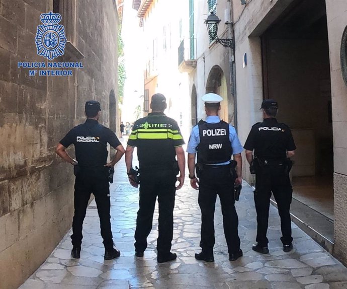 Patrullas mixtas de la Policía Nacional en Palma.